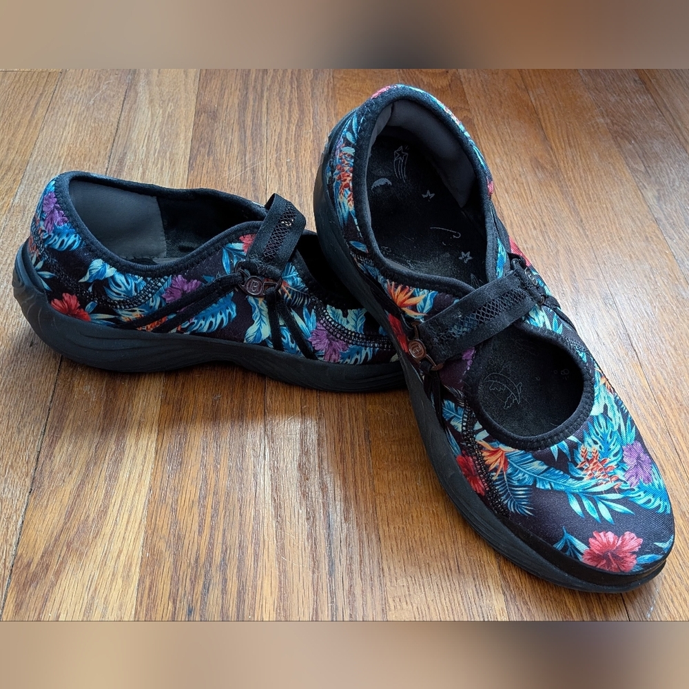Women's Bzees Tempo Tropical Floral Mary Jane Shoes